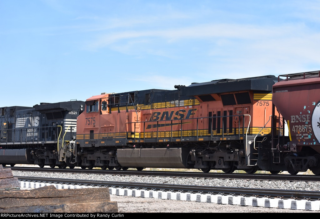 BNSF 7575